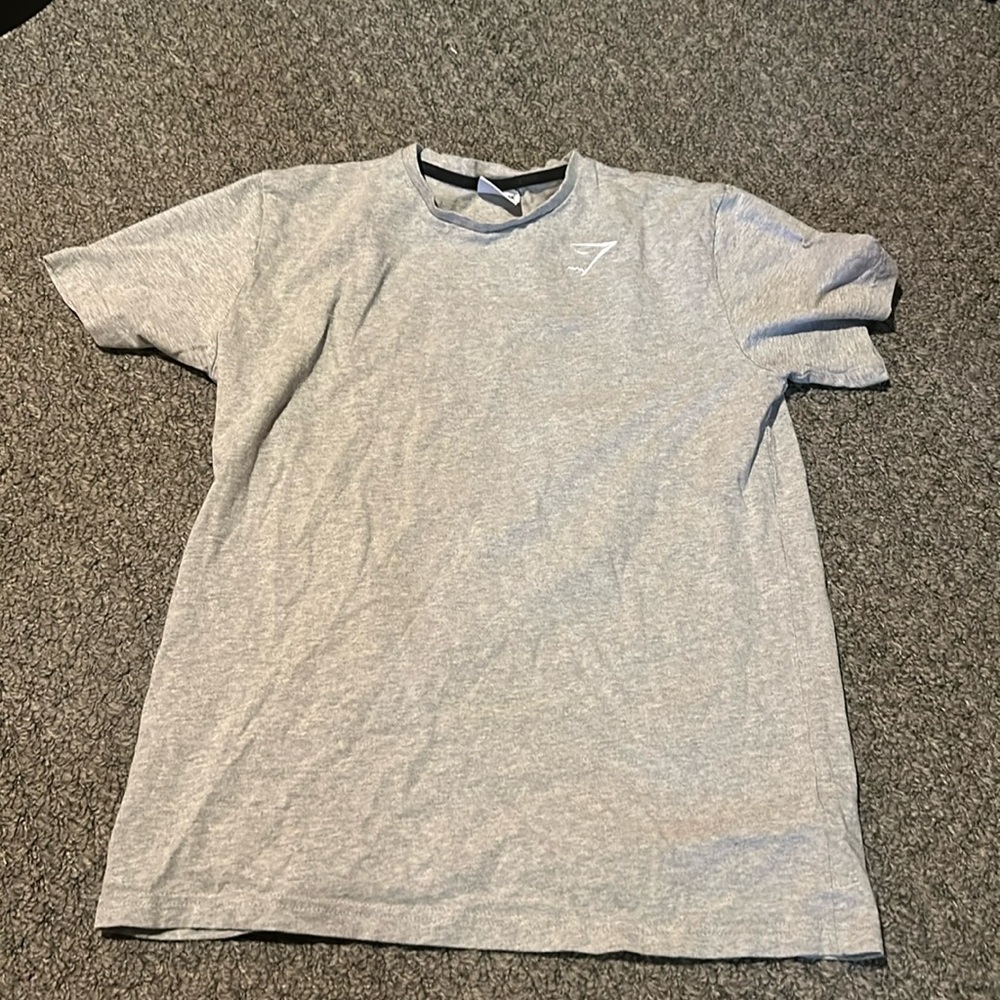Like new gray men’s gym shark T-shirt